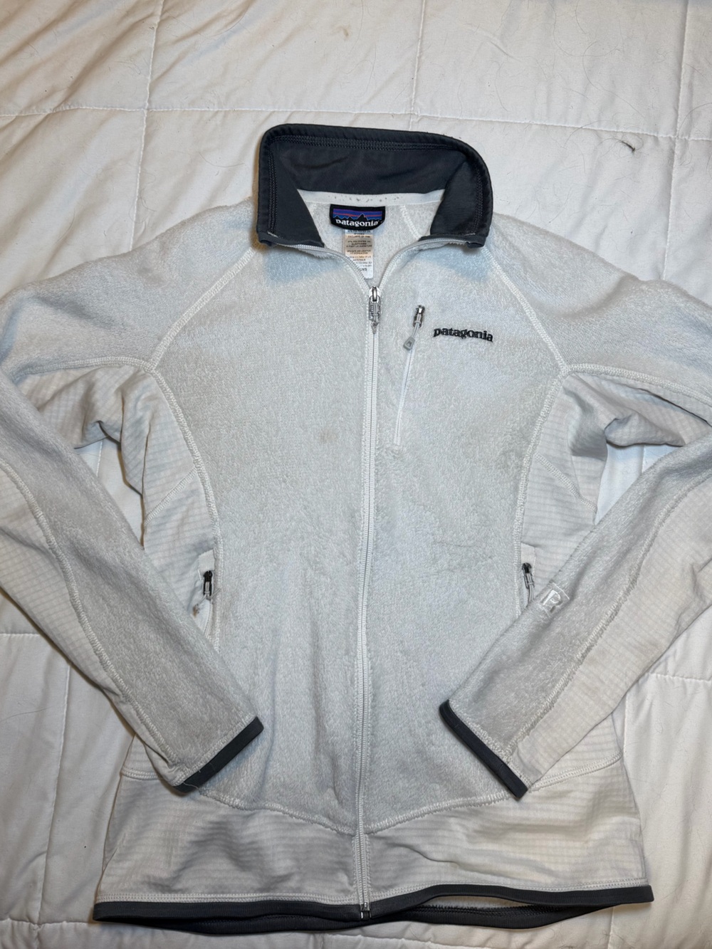 Patagonia Light Gray Full-Zip Fleece Jacket with Dark Gray Trim